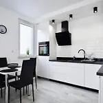 Rentplanet - Bialy Dom 科沃布热格